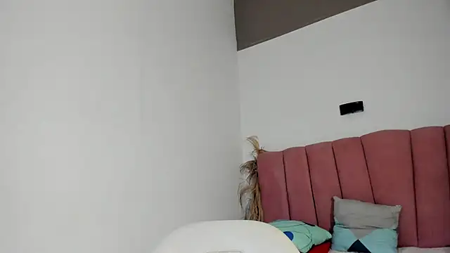 Tahira 21  online show from November 2025 06:51:01 PM