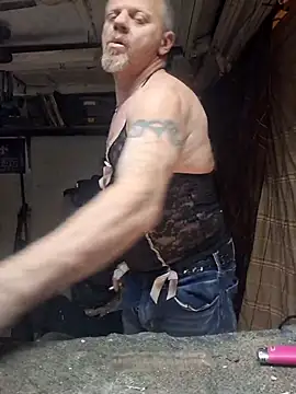 Snapshot of MagicAdmiralty5 chatting on December 2025 06:52:01 AM MagicAdmiralty5 online show from December 2025 06:52:01 AM