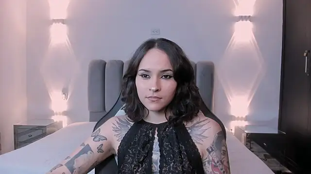 AnnyThompson  online show from January 2026 08:32:02 PM