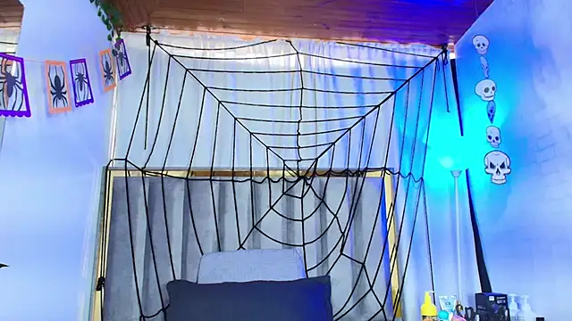 Snapshot of Zoe_Curvy chatting on October 2025 12:22:02 PM Zoe Curvy online show from October 2025 12:22:02 PM