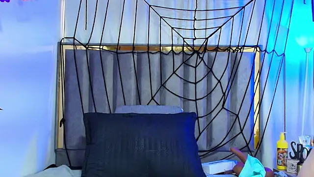 Snapshot of Zoe_Curvy chatting on October 2025 12:19:02 PM Zoe Curvy online show from October 2025 12:19:02 PM