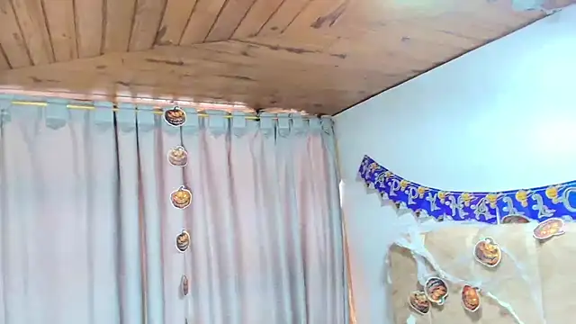 Snapshot of Zoe_Curvy chatting on November 2025 12:39:02 PM Zoe Curvy online show from November 2025 12:39:02 PM