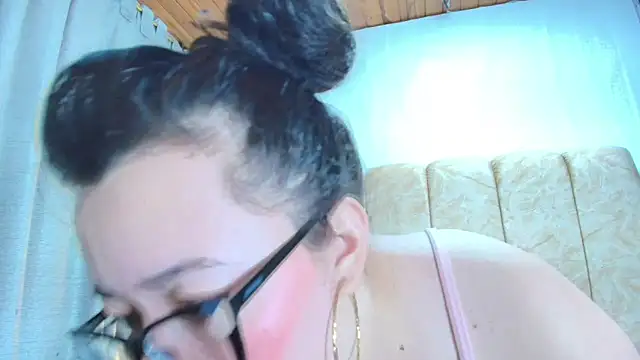 Snapshot of Zoe_Curvy chatting on November 2025 12:27:02 PM Zoe Curvy online show from November 2025 12:27:02 PM