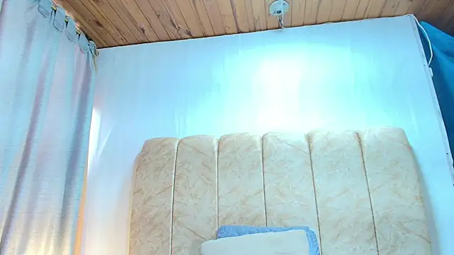 Snapshot of Zoe_Curvy chatting on November 2025 12:58:02 PM Zoe Curvy online show from November 2025 12:58:02 PM