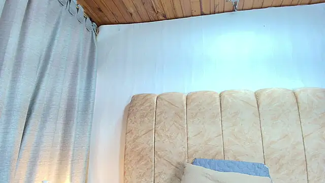 Snapshot of Zoe_Curvy chatting on November 2025 12:52:01 PM Zoe Curvy online show from November 2025 12:52:01 PM