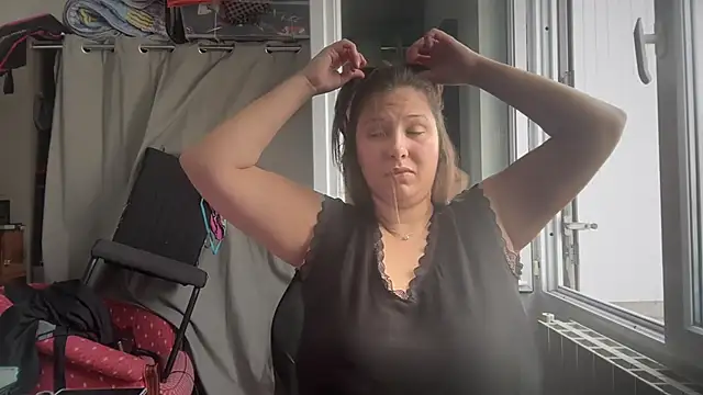 Snapshot of minette-sexy chatting on November 2025 01:00:01 PM minette-sexy online show from November 2025 01:00:01 PM