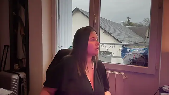 Snapshot of minette-sexy chatting on November 2025 03:47:01 PM minette-sexy online show from November 2025 03:47:01 PM