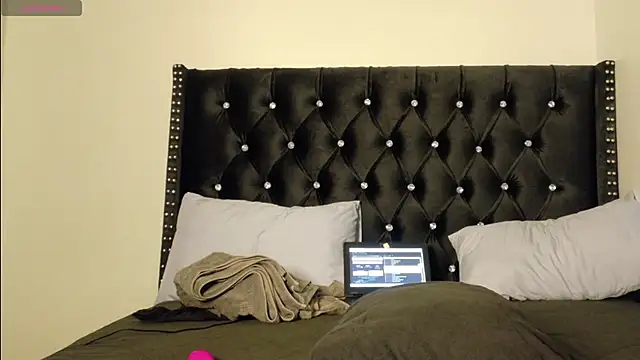 Snapshot of online_bestie chatting on November 2025 07:07:01 AM online bestie online show from November 2025 07:07:01 AM