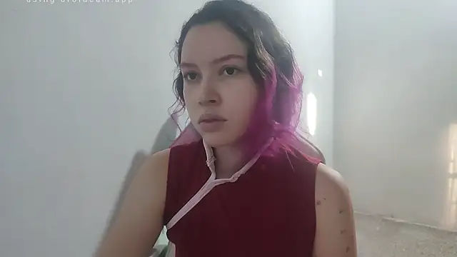 Snapshot of WandaDoll chatting on November 2025 12:05:02 PM WandaDoll online show from November 2025 12:05:02 PM