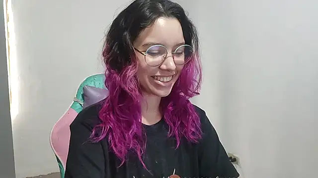 Snapshot of WandaDoll chatting on December 2025 12:14:01 PM WandaDoll online show from December 2025 12:14:01 PM