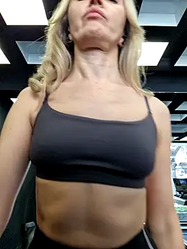 Snapshot of Miss____Mia_ chatting on February 2025 12:11:02 PM Miss Mia online show from February 2025 12:11:02 PM