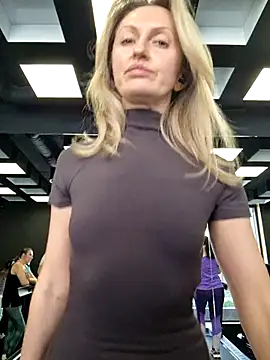 Snapshot of Miss____Mia_ chatting on February 2025 12:03:02 PM Miss Mia online show from February 2025 12:03:02 PM