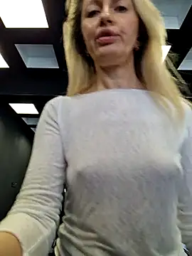 Snapshot of Miss____Mia_ chatting on March 2025 12:23:01 PM Miss Mia online show from March 2025 12:23:01 PM