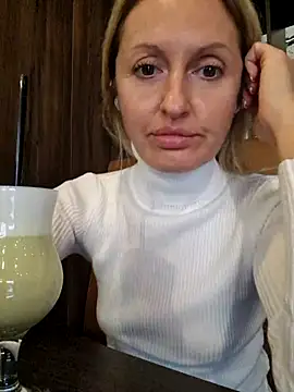 Snapshot of Miss____Mia_ chatting on October 2025 12:17:02 PM Miss Mia online show from October 2025 12:17:02 PM