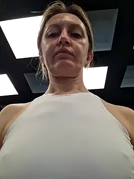 Snapshot of Miss____Mia_ chatting on December 2025 12:01:02 PM Miss Mia online show from December 2025 12:01:02 PM