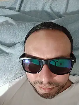 Snapshot of ElSunEagle chatting on July 2026 04:04:01 AM ElSunEagle online show from July 2026 04:04:01 AM