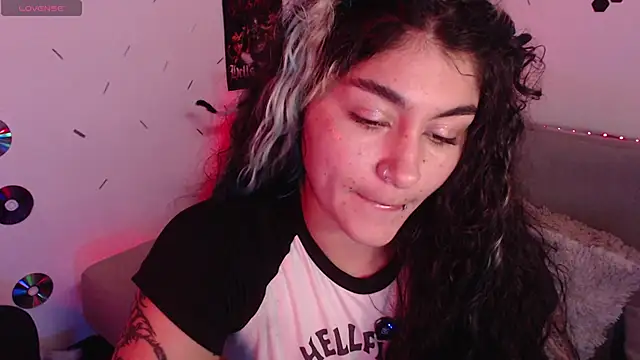 Snapshot of abril666 chatting on October 2025 03:23:02 PM abril666 online show from October 2025 03:23:02 PM