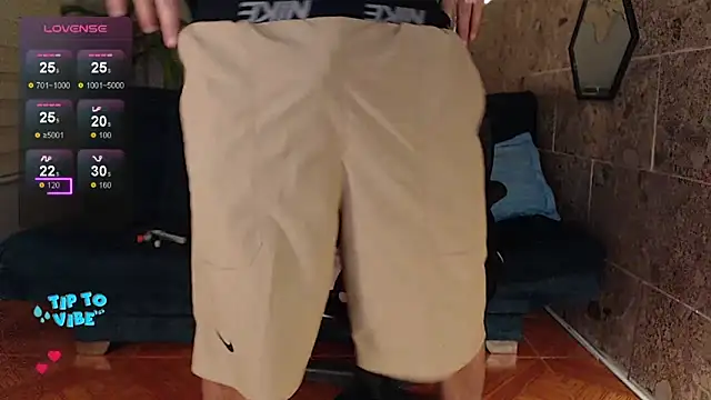 Snapshot of rogert_xx chatting on February 2025 01:46:02 AM rogert xx online show from February 2025 01:46:02 AM