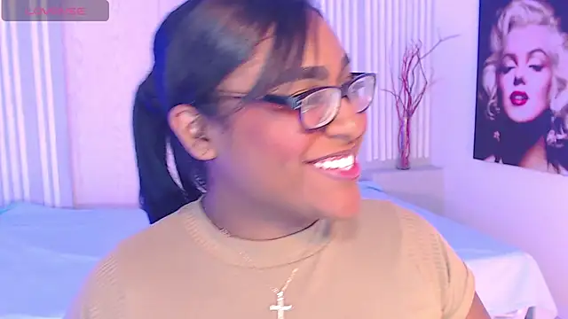 Snapshot of BlakmillerrGilson chatting on March 2025 08:17:01 PM BlakmillerrGilson online show from March 2025 08:17:01 PM