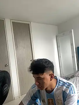 Leonarrrd 01 online show from February 2025 05:47:02 PM