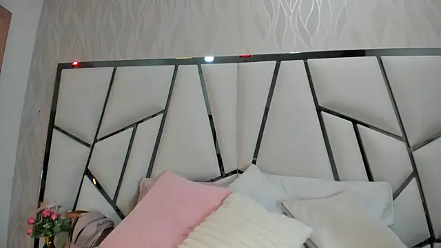  aurora18  online show from October 2025 03:07:02 AM