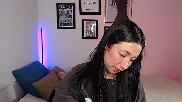 lilyy evanss online show from January 2025 02:15:01 AM