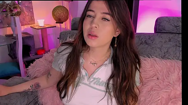 Snapshot of Sara_kitty12 chatting on March 2026 01:07:02 PM Sara kitty12 online show from March 2026 01:07:02 PM