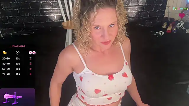 Snapshot of AmberJade_AmJ chatting on November 2025 01:05:02 AM AmberJade AmJ online show from November 2025 01:05:02 AM