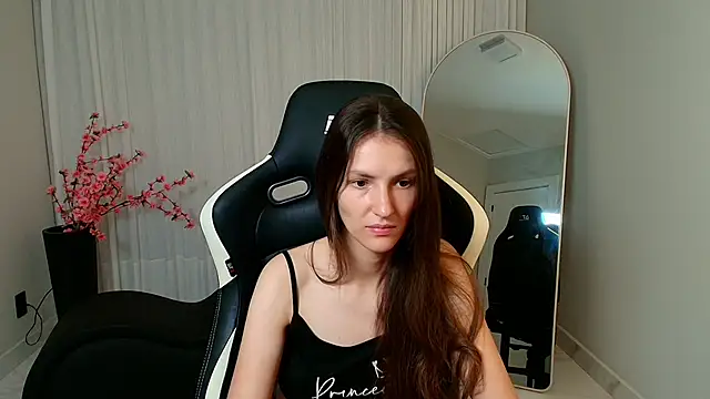 upssnowy online show from October 2025 03:18:01 AM