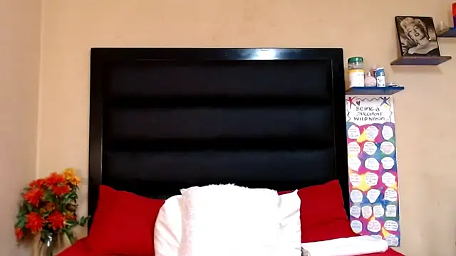 Snapshot of LongPussyLipsxx chatting on March 2025 06:07:02 AM LongPussyLipsxx online show from March 2025 06:07:02 AM