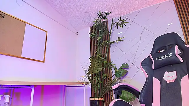 Fluffy Bubble21 online show from March 2026 07:15:01 AM