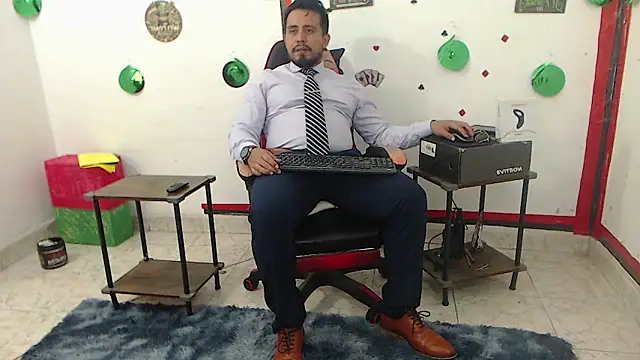 Snapshot of KalethBigDick chatting on April 2026 05:43:01 AM KalethBigDick online show from April 2026 05:43:01 AM