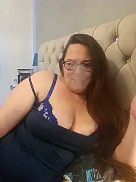 Snapshot of Sexy_Binxy chatting on May 2026 12:57:01 PM Sexy Binxy online show from May 2026 12:57:01 PM
