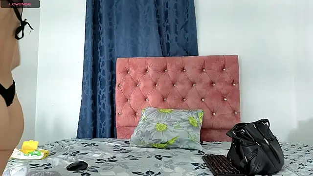 Snapshot of alissonandamy chatting on May 2026 12:10:01 PM alissonandamy online show from May 2026 12:10:01 PM