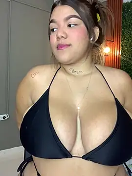 Michellesexxy online show from February 2025 08:37:01 PM