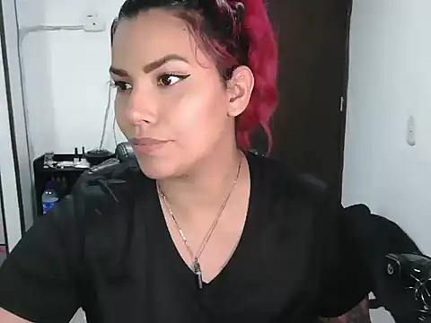 Snapshot of CarolinaRincon chatting on February 2025 01:46:02 AM CarolinaRincon online show from February 2025 01:46:02 AM