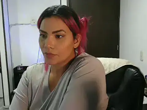 Snapshot of CarolinaRincon chatting on March 2025 10:21:01 PM CarolinaRincon online show from March 2025 10:21:01 PM