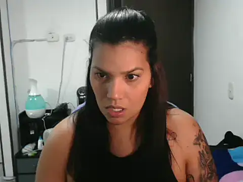 Snapshot of CarolinaRincon chatting on March 2025 12:05:02 AM CarolinaRincon online show from March 2025 12:05:02 AM