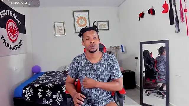 Snapshot of AlejoKhalifa_ chatting on October 2025 09:02:02 AM AlejoKhalifa online show from October 2025 09:02:02 AM