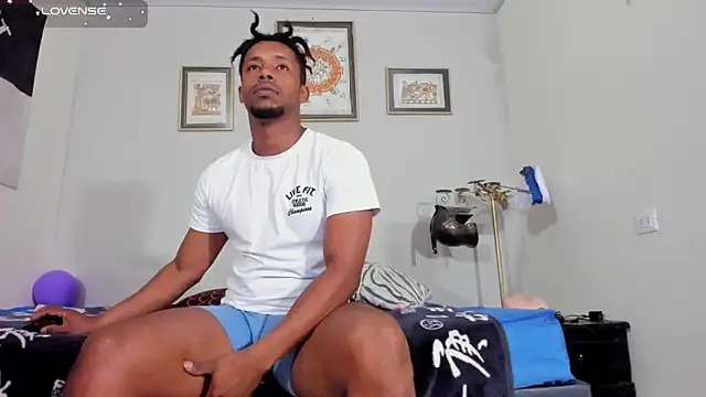 Snapshot of AlejoKhalifa_ chatting on November 2025 09:20:02 AM AlejoKhalifa online show from November 2025 09:20:02 AM