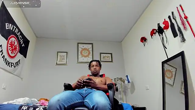 Snapshot of AlejoKhalifa_ chatting on November 2025 10:31:02 PM AlejoKhalifa online show from November 2025 10:31:02 PM