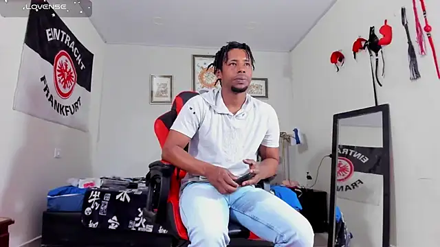 Snapshot of AlejoKhalifa_ chatting on November 2025 11:59:01 PM AlejoKhalifa online show from November 2025 11:59:01 PM