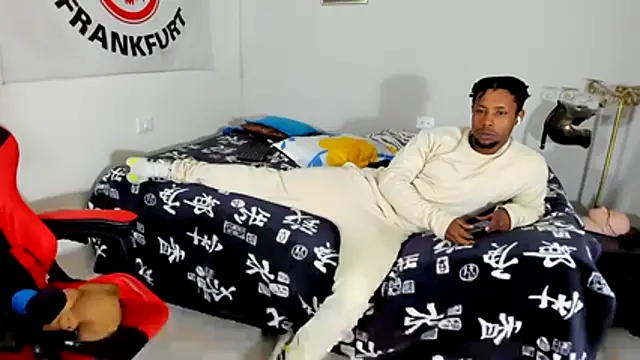 Snapshot of AlejoKhalifa_ chatting on November 2025 12:13:02 AM AlejoKhalifa online show from November 2025 12:13:02 AM