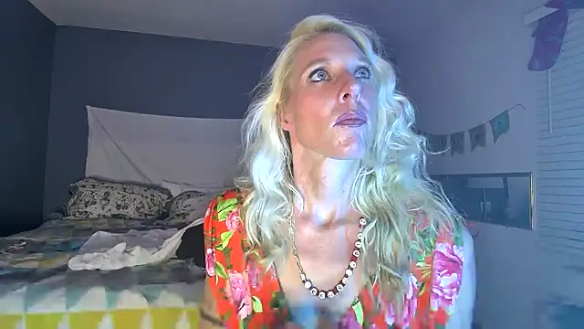 Snapshot of Glamazonx chatting on January 2025 01:10:01 AM Glamazonx online show from January 2025 01:10:01 AM