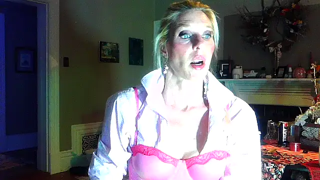 Snapshot of Glamazonx chatting on October 2025 03:43:02 AM Glamazonx online show from October 2025 03:43:02 AM