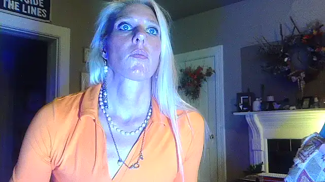 Snapshot of Glamazonx chatting on November 2025 02:10:01 AM Glamazonx online show from November 2025 02:10:01 AM