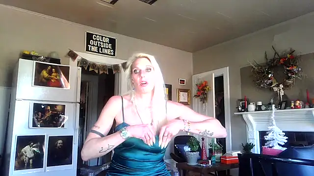 Snapshot of Glamazonx chatting on November 2025 10:20:02 PM Glamazonx online show from November 2025 10:20:02 PM