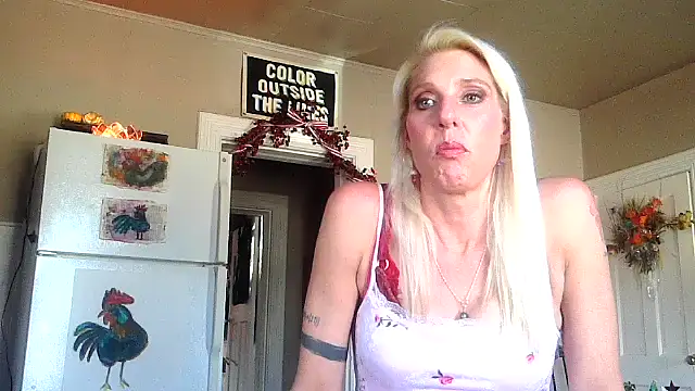 Snapshot of Glamazonx chatting on November 2025 08:13:02 PM Glamazonx online show from November 2025 08:13:02 PM