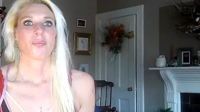 Snapshot of Glamazonx chatting on December 2025 11:10:01 PM Glamazonx online show from December 2025 11:10:01 PM