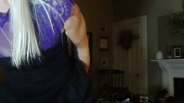 Snapshot of Glamazonx chatting on December 2025 01:48:02 AM Glamazonx online show from December 2025 01:48:02 AM